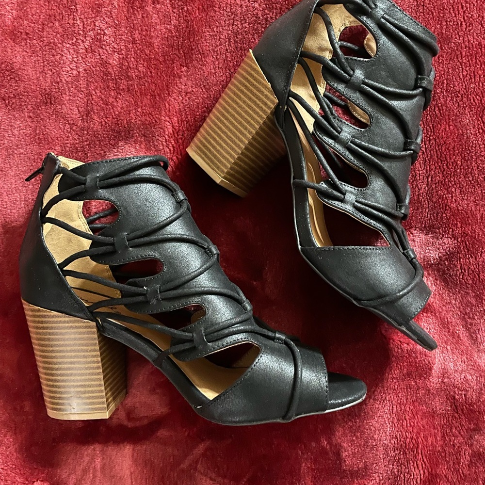 Qupid Chunky Heel Gladiator Sandals Size 7 Black